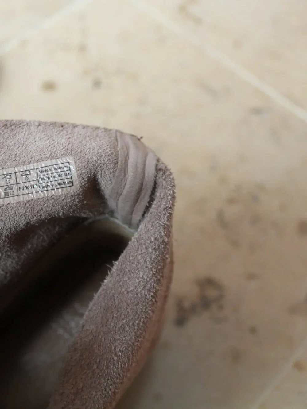 Beautiful Tan Suede Ugg Boots size 8.5